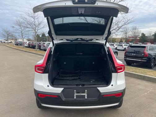 2024 Volvo XC40 B5 Plus Bright Theme