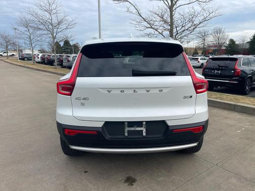 2024 Volvo XC40 B5 Plus Bright Theme