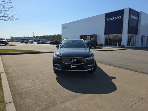 Onyx Black Metallic 2023 Volvo XC60 B5 Plus Bright Theme
