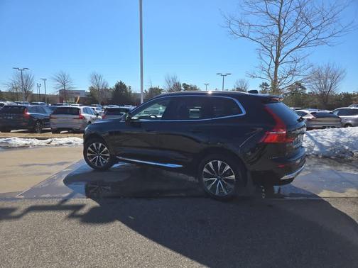 2023 Volvo XC60 B5 Plus Bright Theme