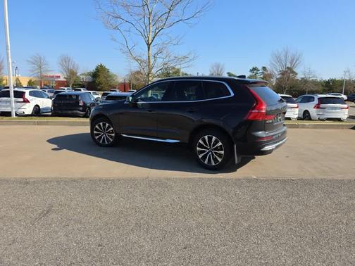 Onyx Black Metallic 2023 Volvo XC60 B5 Plus Bright Theme