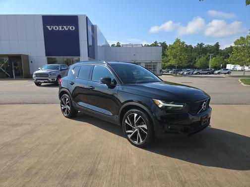 2022 Volvo XC40 T5 R-Design