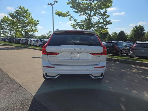 2023 Volvo XC60 B5 Plus Dark Theme
