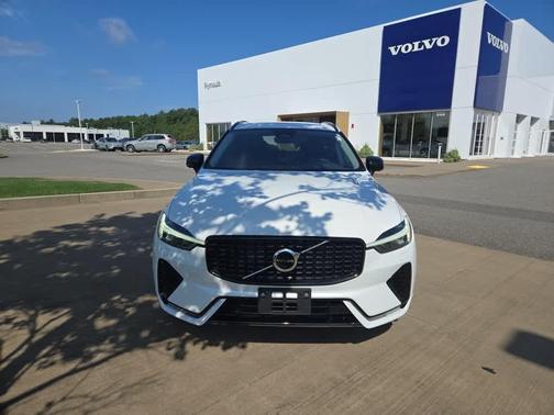 2023 Volvo XC60 B5 Plus Dark Theme