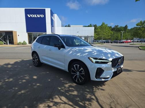 2023 Volvo XC60 B5 Plus Dark Theme