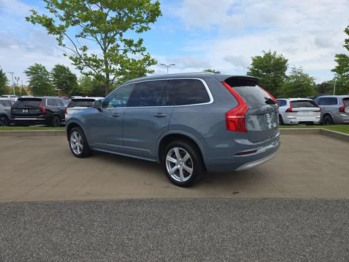 2022 Volvo XC90 T6 Momentum 6 Passenger
