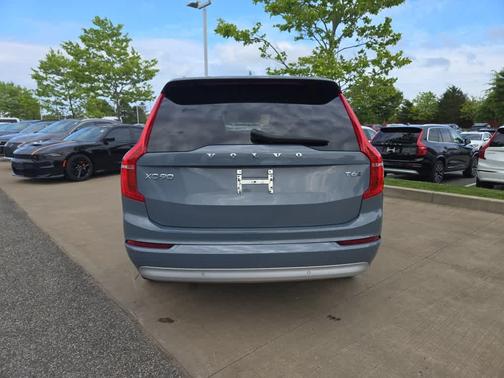 2022 Volvo XC90 T6 Momentum 6 Passenger