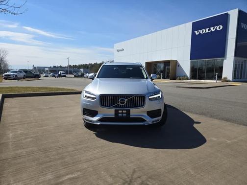 2021 Volvo XC90 T6 Momentum 7 Passenger