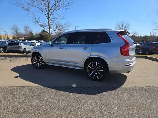 2021 Volvo XC90 T6 Momentum 7 Passenger