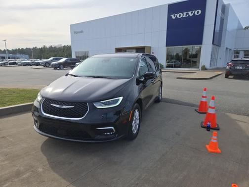 2024 Chrysler Pacifica Touring-L
