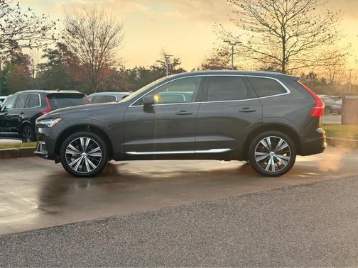 2023 Volvo XC60 B5 Plus Bright Theme