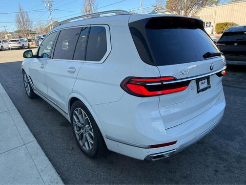 Alpine White 2023 BMW X7 xDrive40i