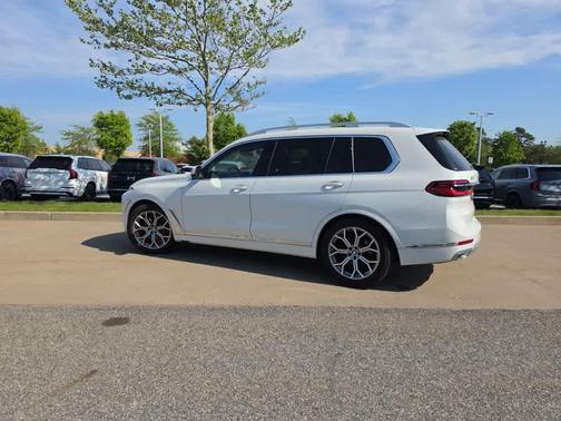 Alpine White 2023 BMW X7 xDrive40i