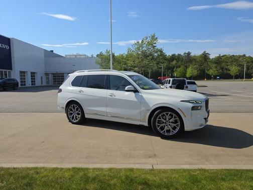 Alpine White 2023 BMW X7 xDrive40i