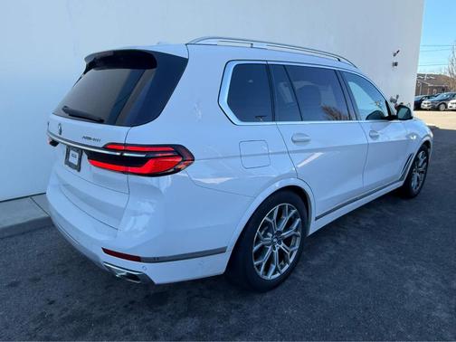 Alpine White 2023 BMW X7 xDrive40i