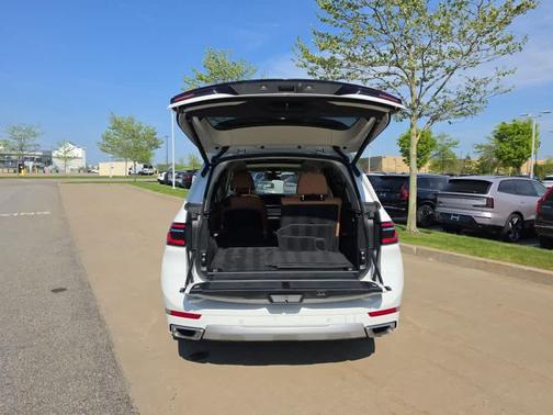 Alpine White 2023 BMW X7 xDrive40i