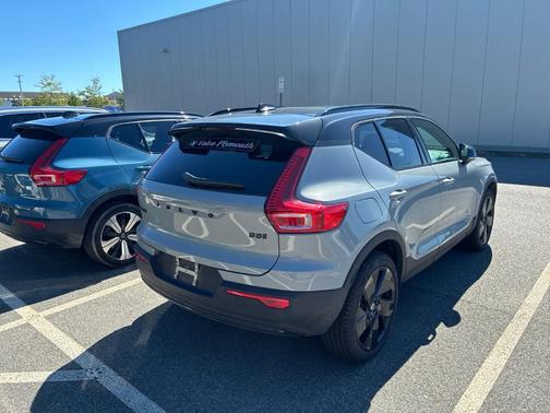 Metallic 2026 Volvo XC40 B5 Ultra Black Edition