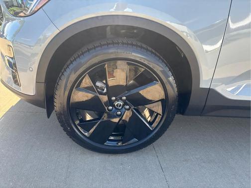 Metallic 2026 Volvo XC40 B5 Ultra Black Edition