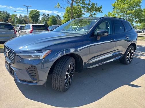 Denim Blue Metallic 2024 Volvo XC60 B5 Plus Dark Theme