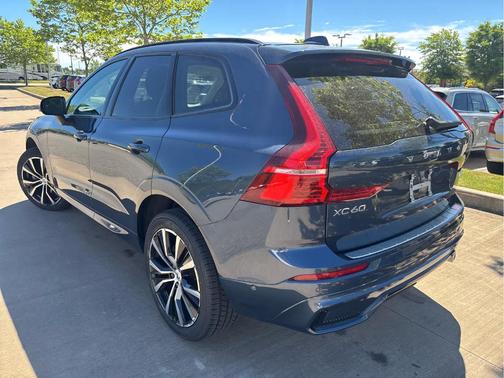 Denim Blue Metallic 2024 Volvo XC60 B5 Plus Dark Theme