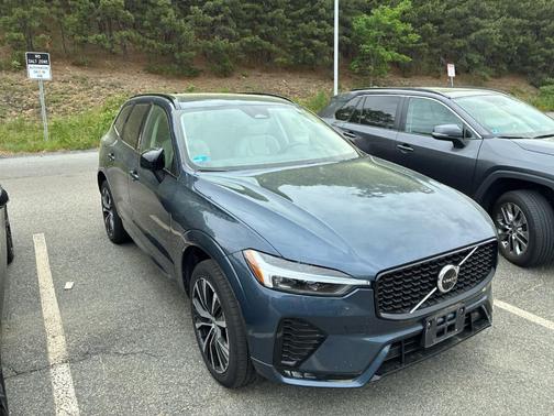 Denim Blue Metallic 2024 Volvo XC60 B5 Plus Dark Theme