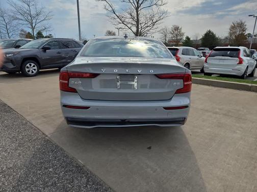 2024 Volvo S60 B5 Core Dark Theme