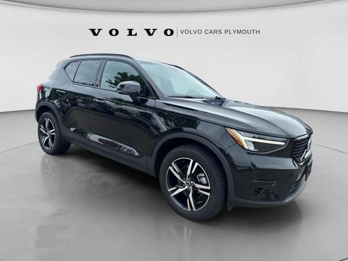 Onyx Black Metallic 2024 Volvo XC40 CORE THEME