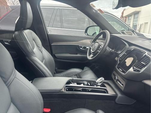 2023 Volvo XC90 B6 Ultimate 7-Seater