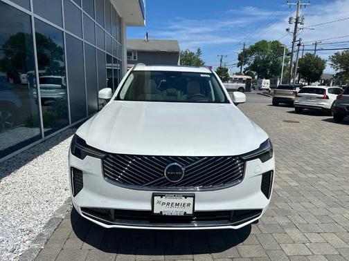 Crystal White Pearl 2026 Volvo XC90 B6 Ultra 7-Seater