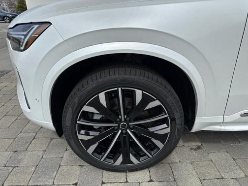 Crystal White Pearl 2026 Volvo XC90 B6 Ultra 7-Seater