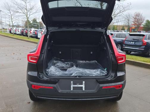 2026 Volvo XC40 B5 Plus