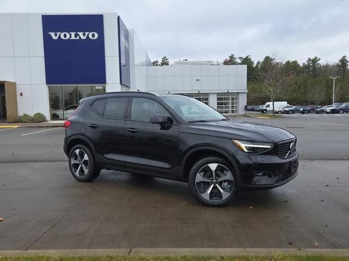 2026 Volvo XC40 B5 Plus
