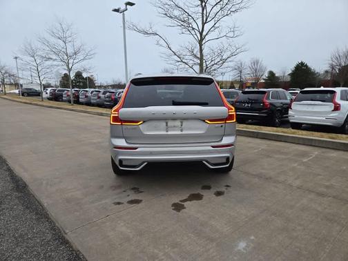 2023 Volvo XC60 B5 Plus Dark Theme