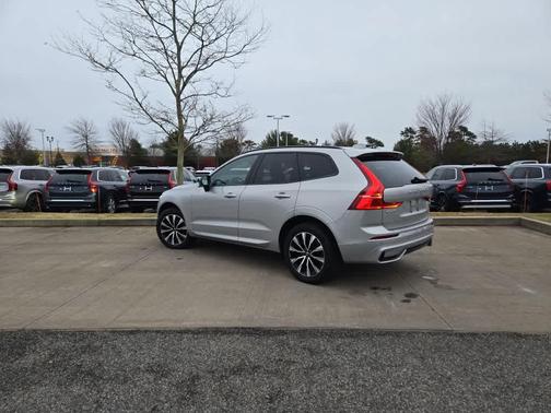 2023 Volvo XC60 B5 Plus Dark Theme