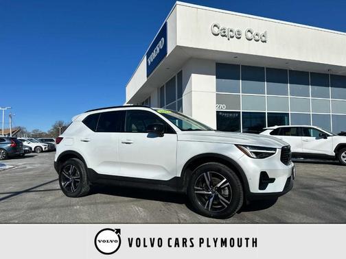 2023 Volvo XC40 B5 Plus Dark Theme