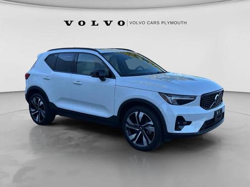 Crystal White Metallic 2024 Volvo XC40 B5 Plus Dark Theme