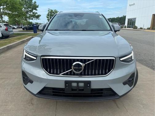 Vapor Grey 2024 Volvo XC40 B5 Ultimate Bright Theme