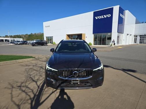 2022 Volvo XC60 B5 Momentum