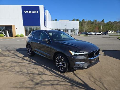 2022 Volvo XC60 B5 Momentum