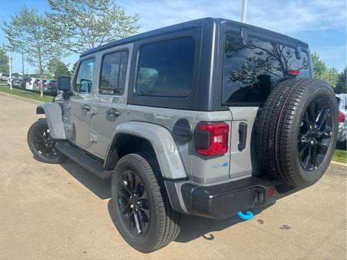 Sting Gray Clearcoat 2023 Jeep Wrangler 4xe Sahara