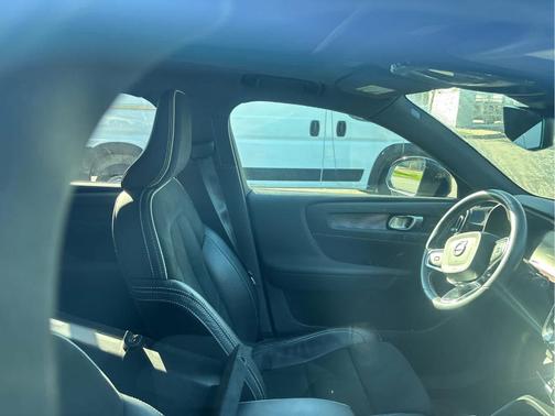 2021 Volvo XC40 Recharge Pure Electric P8