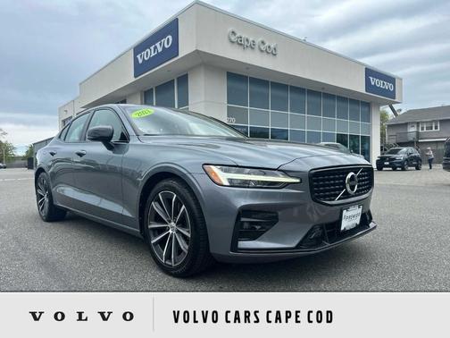 Silver 2021 Volvo S60 T5 Momentum
