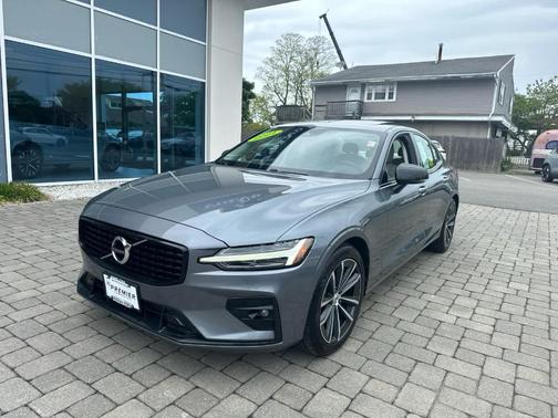 Silver 2021 Volvo S60 T5 Momentum