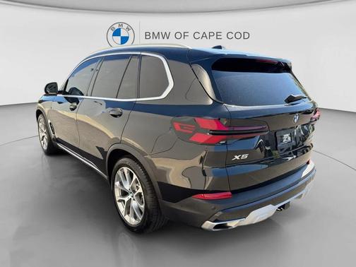 Black Sapphire Metallic 2024 BMW X5 xDrive40i