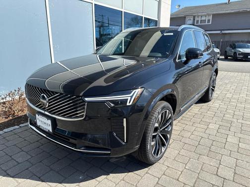 Onyx Black Metallic 2026 Volvo XC90 Plug-In Hybrid T8 Plus 7-Seater