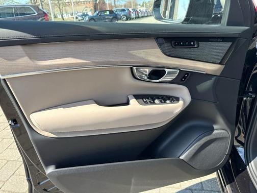 Onyx Black Metallic 2026 Volvo XC90 Plug-In Hybrid T8 Plus 7-Seater
