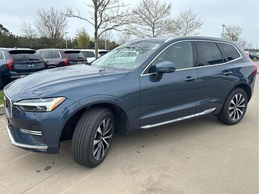 Denim Blue Metallic 2023 Volvo XC60 B5 Plus Bright Theme
