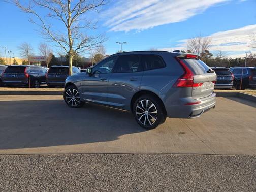 2024 Volvo XC60 B5 Plus Dark Theme