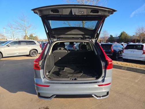 2024 Volvo XC60 B5 Plus Dark Theme