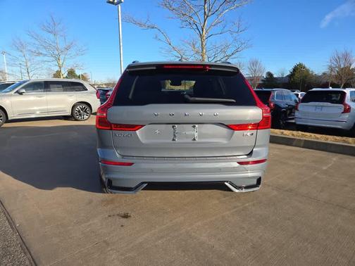 2024 Volvo XC60 B5 Plus Dark Theme